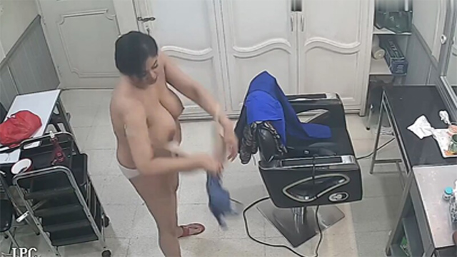 Big Boobs Aunty Changing Dress In Parlour Captured