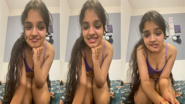 Cute College Babe Showing Nude On Live  Videos